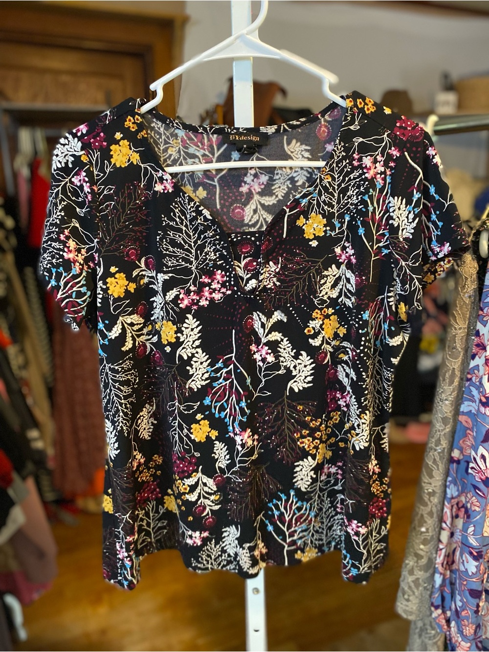 Floral V-Neck Short-Sleeve Blouse in Black